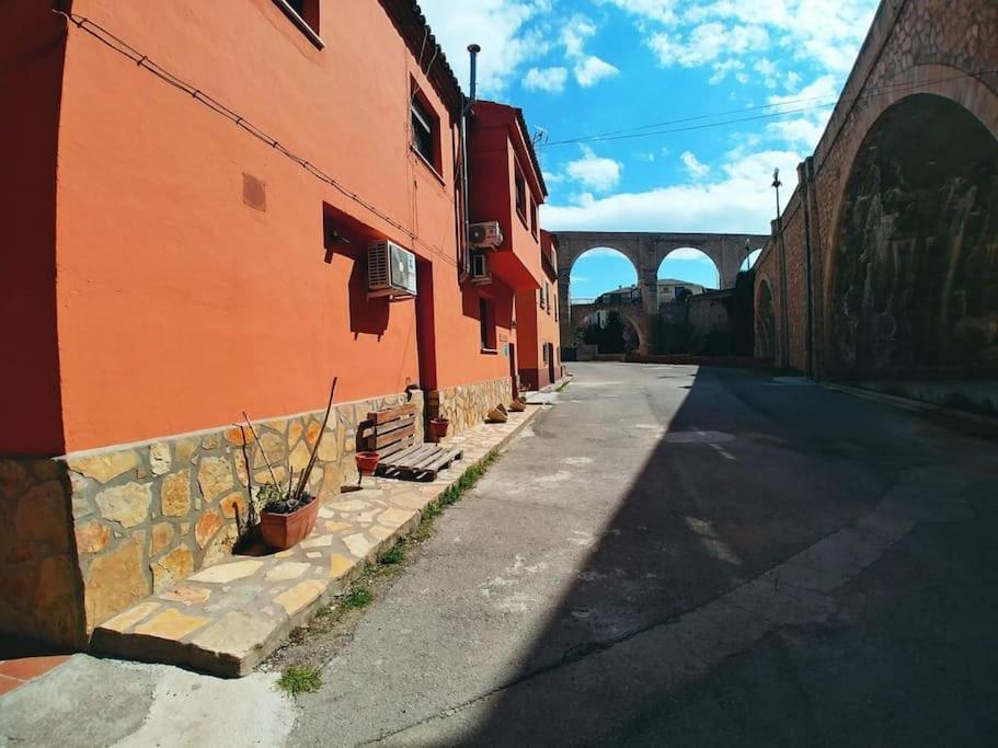 El Vinilo. Aparcamiento Exterior Gratuito Leilighet Teruel Eksteriør bilde